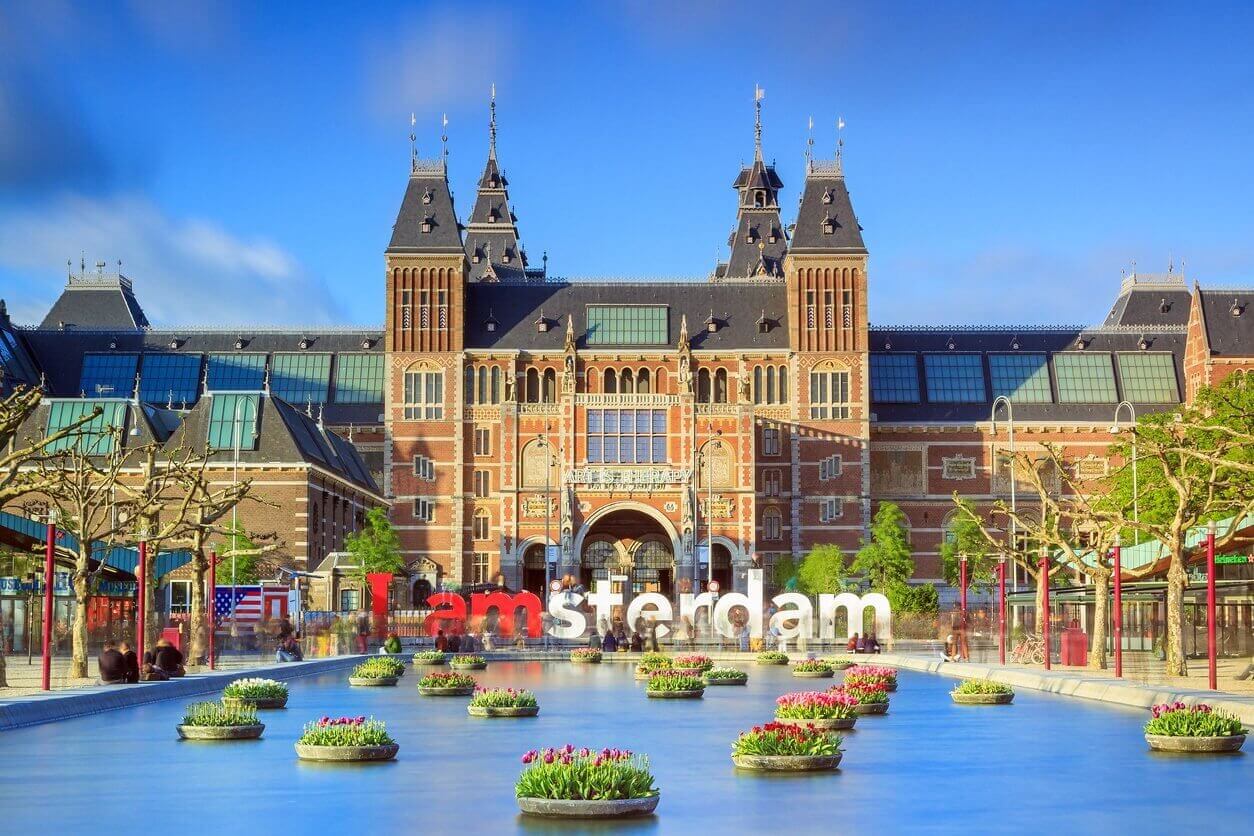 Visiter Amsterdam : Que faire et que voir ? 15 incontournables (et 7 endroits secrets) 4 rijksmuseum amsterdam