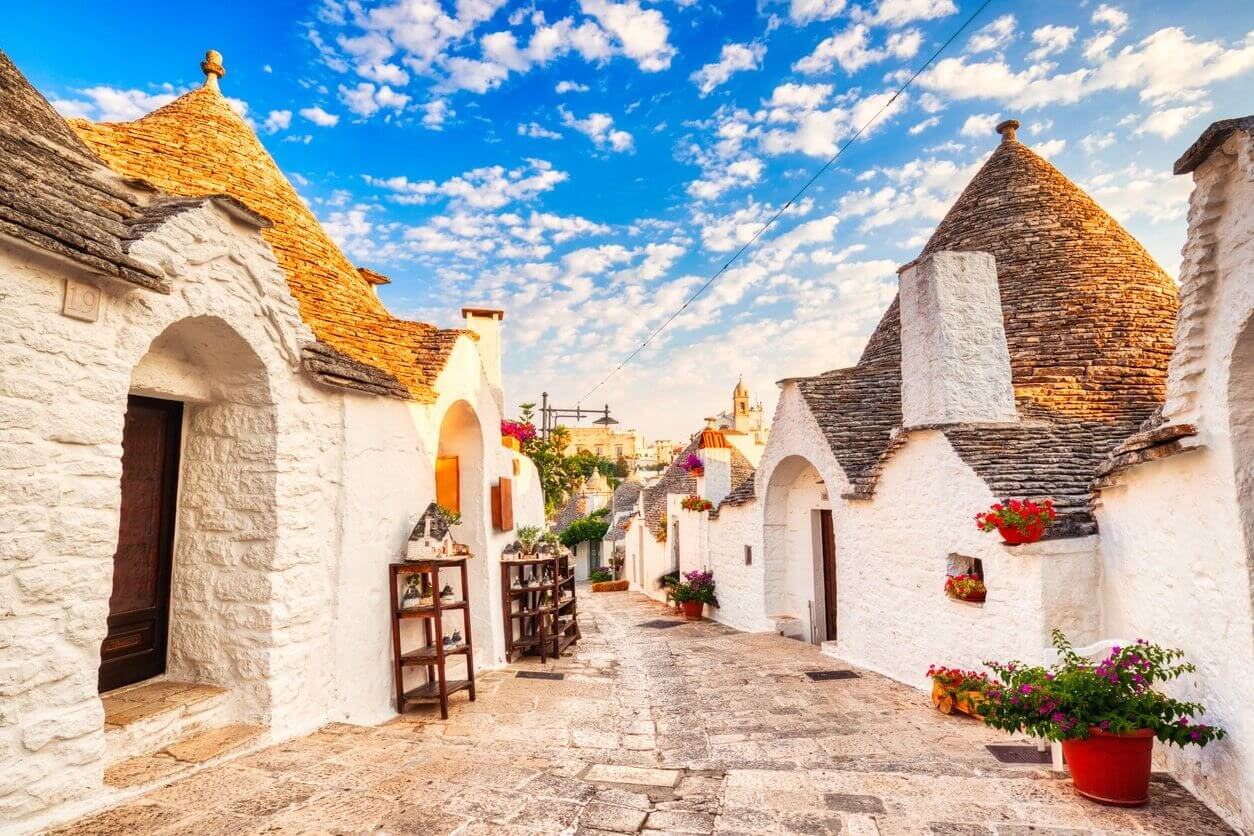 Visiter Les Pouilles dans le Sud de l'Italie : 11 incontournables à faire et à voir 3 alberobello pouilles italie