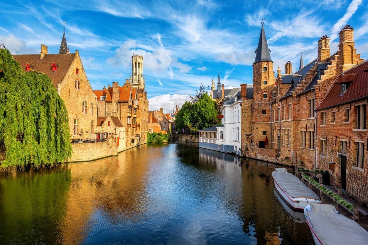 Où partir pour 3 ou 4 jours ? 10 idées de destinations proches de la France 2 bruges