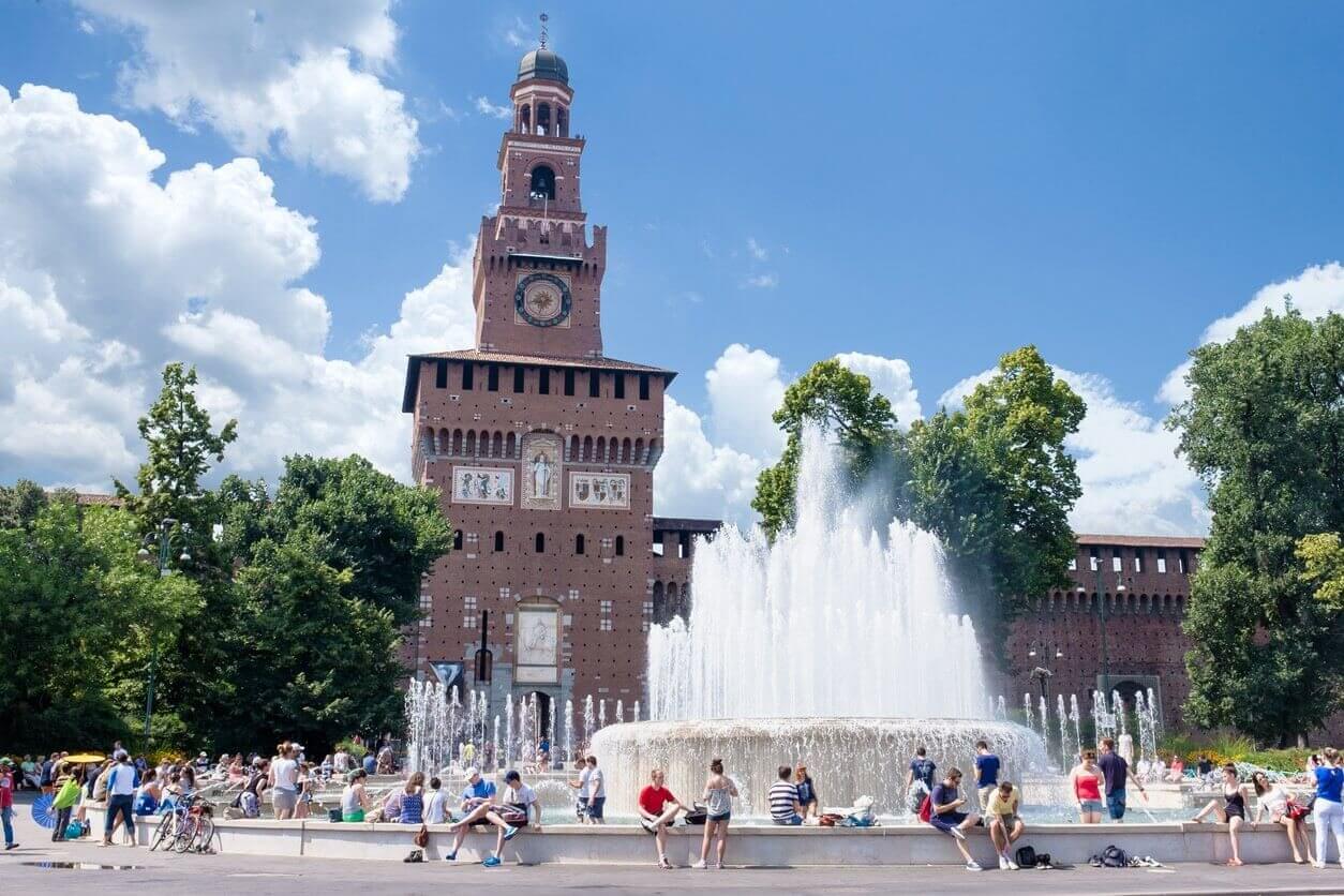 Visiter Milan : Que faire et que voir ? 14 incontournables 7 chateau de sforzesco
