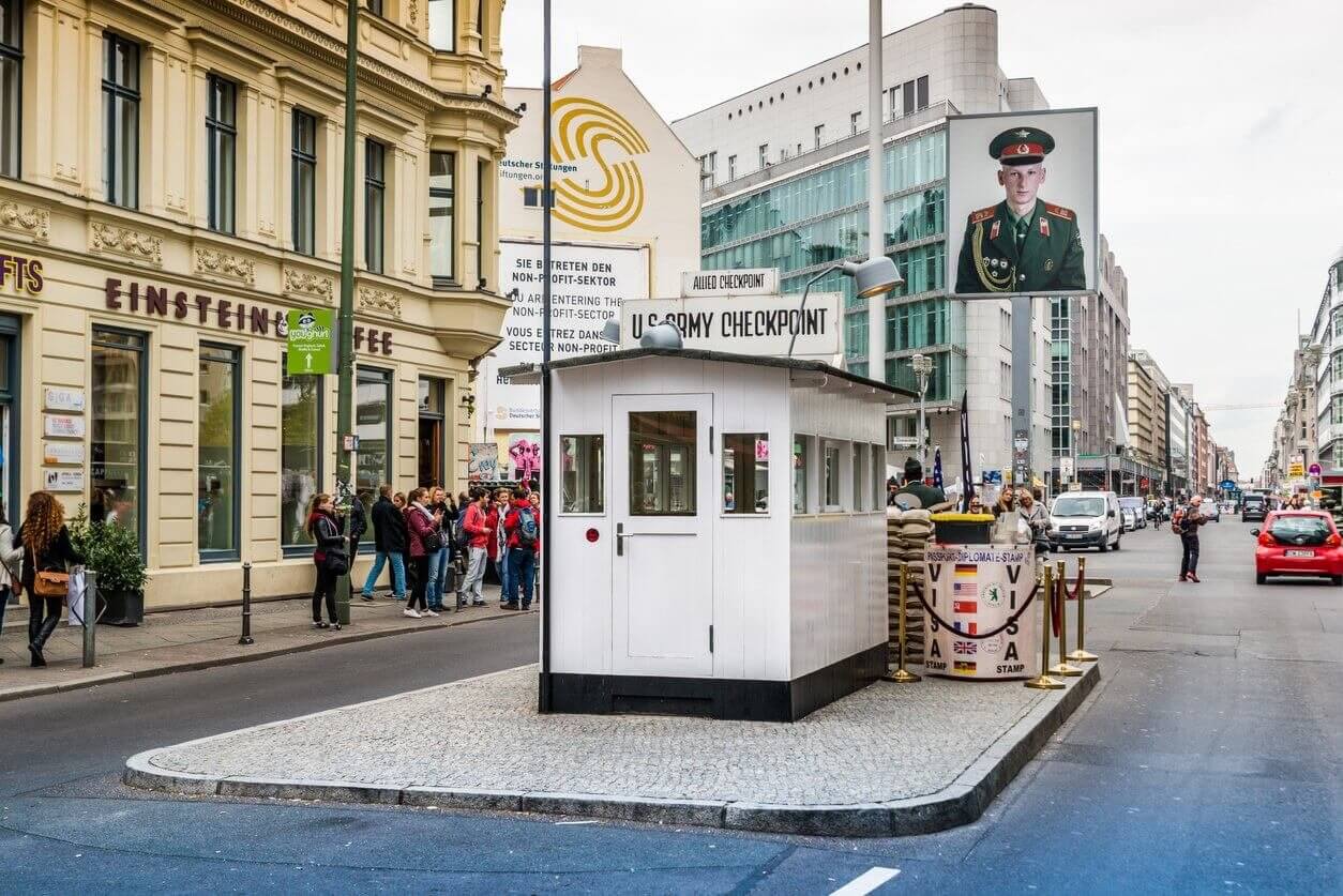 checkpoint charlie berlin