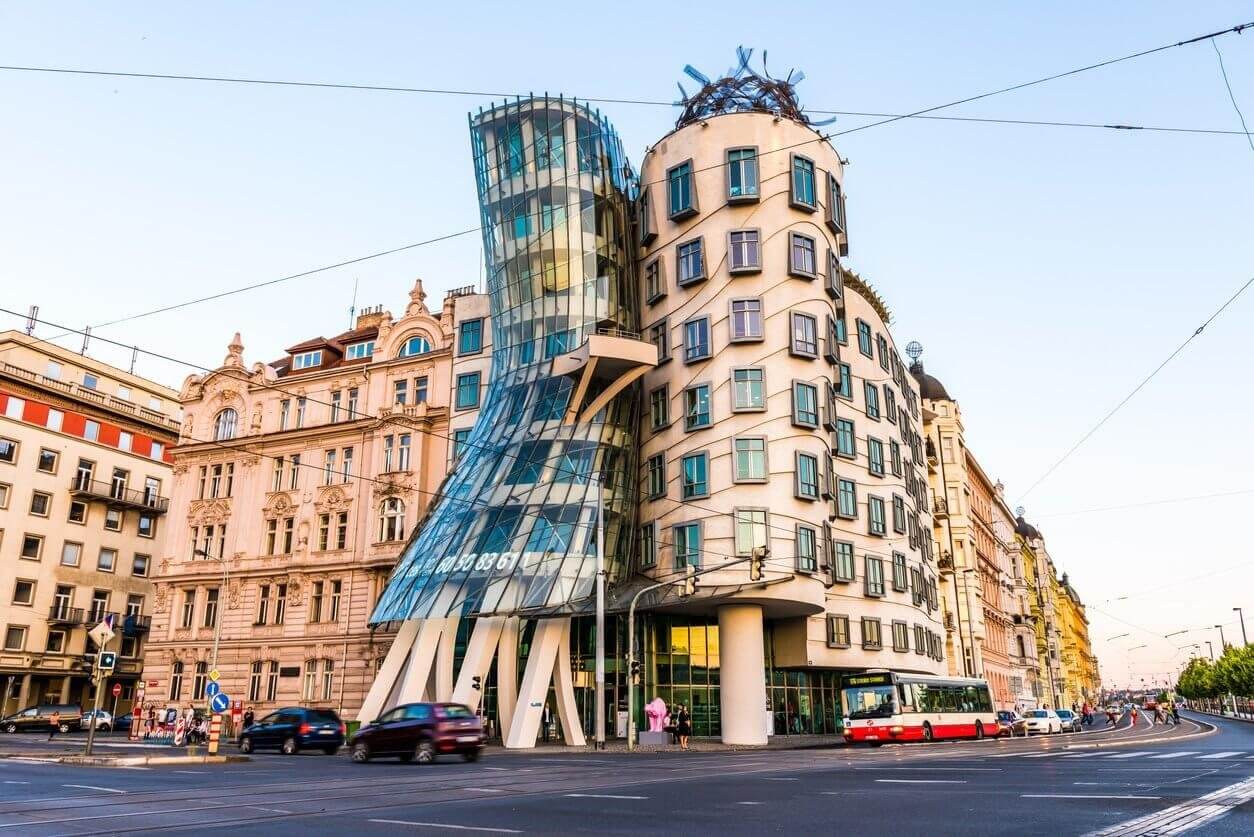 Visiter Prague : Que faire et que voir pour ne rien rater ? 12 incontournables et 6 endroits secrets à découvrir 14 dancing house a prague