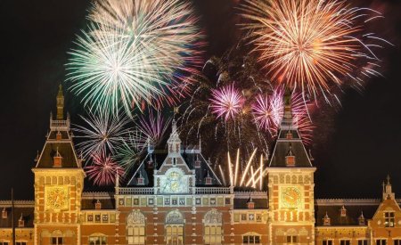 feux dartifice au dessus du centraal damsterdam