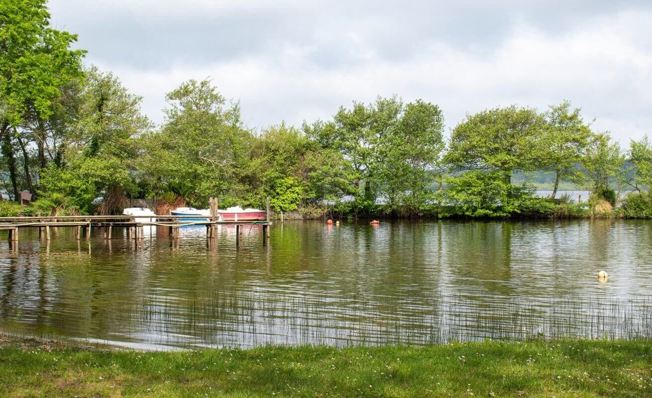 le lac de leon dans le departement des landes