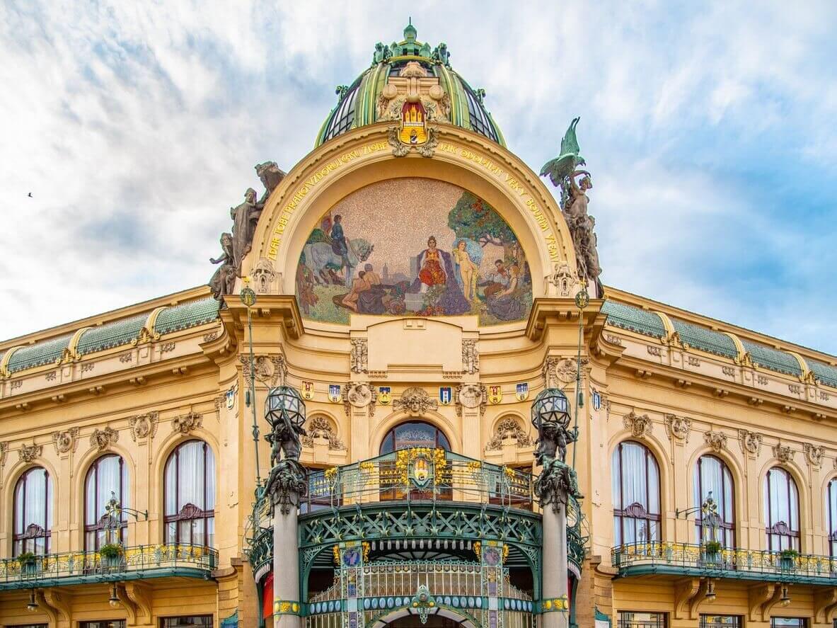 Visiter Prague : Que faire et que voir pour ne rien rater ? 12 incontournables et 6 endroits secrets à découvrir 9 maison municipale batiment historique art nouveau a republic square namesti republicky a prague