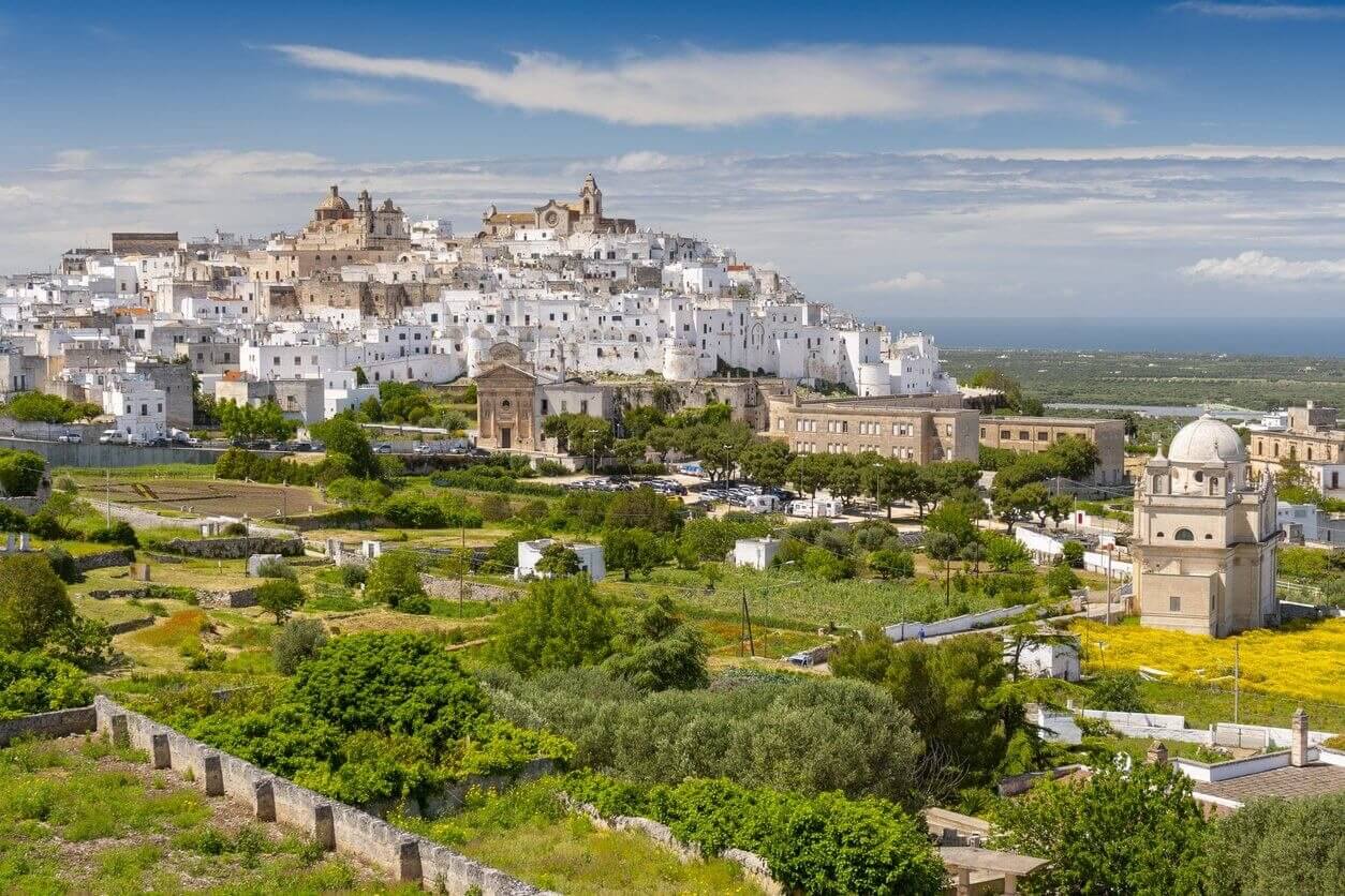 Visiter Les Pouilles dans le Sud de l'Italie : 11 incontournables à faire et à voir 4 ostuni province de brindisi pouilles italie