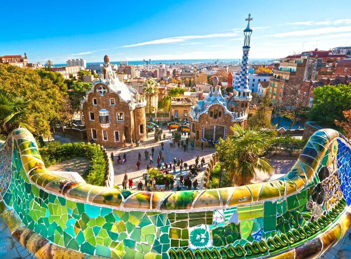 Où partir pour 3 ou 4 jours ? 10 idées de destinations proches de la France 6 parc guell a barcelone