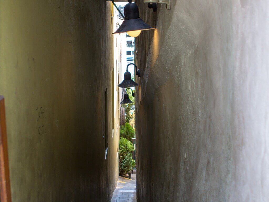 Visiter Prague : Que faire et que voir pour ne rien rater ? 12 incontournables et 6 endroits secrets à découvrir 18 rue vinarma certovka prague