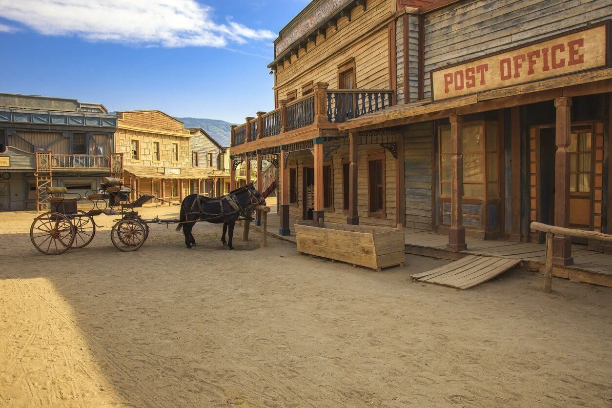 Où passer des vacances originales en Europe ? 13 idées pour voyager autrement 12 tabernas desert bureau de poste film emplacement spaghetti western andalousie