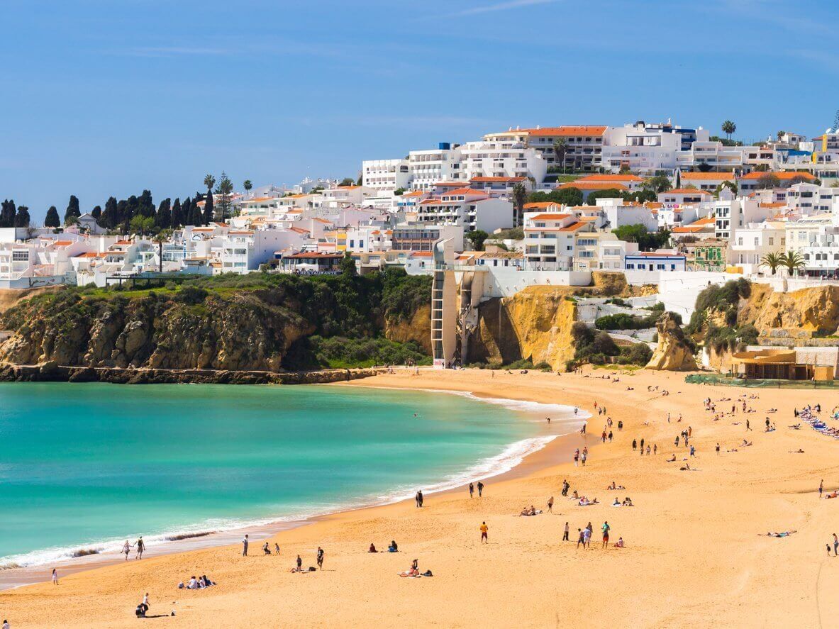 ville et la plage de albufeira