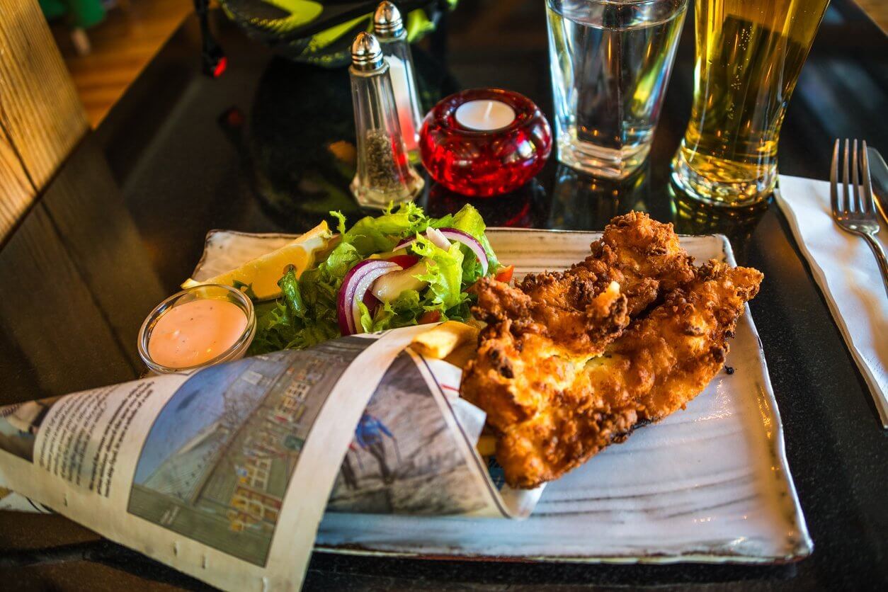 Que faire et que voir à Reykjavik ? Les 9 incontournables à ne pas rater ! 7 Chips islandais et poissons, cuisine traditionnelle sur l’Islande