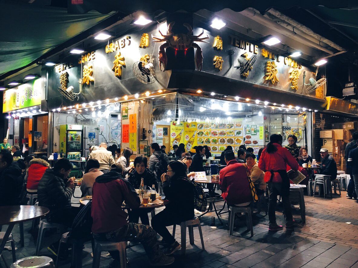 Singapour ou Hong Kong : quelle mégalopole asiatique choisir pour vos prochaines vacances ? 5 Hong Kong restaurant, Temple Street Night Market, Kowloon