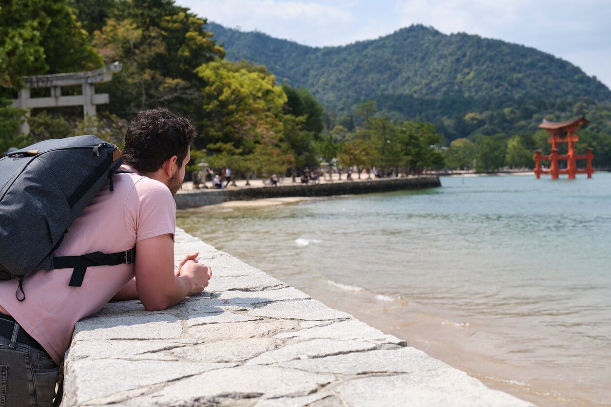 Itsukushima Jinja Otorii sur la mer de Miyajima, Japon