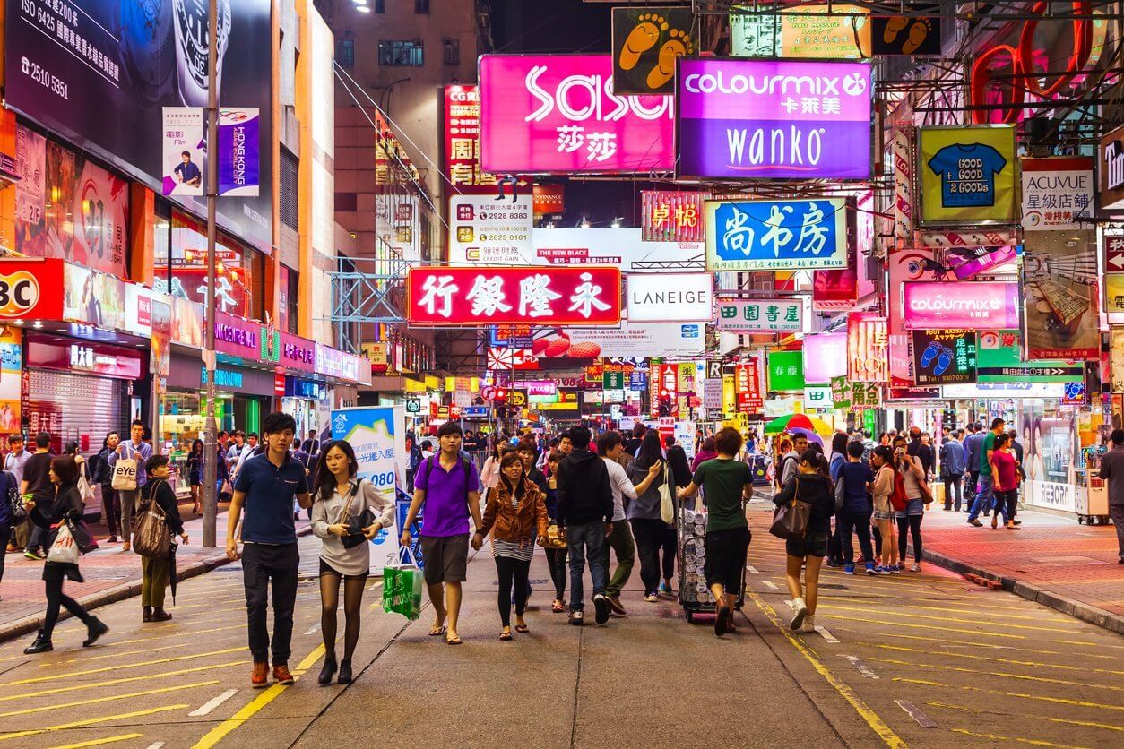 Singapour ou Hong Kong : quelle mégalopole asiatique choisir pour vos prochaines vacances ? 7 Rue commerçante piétonne de Mongkok, Hong Kong