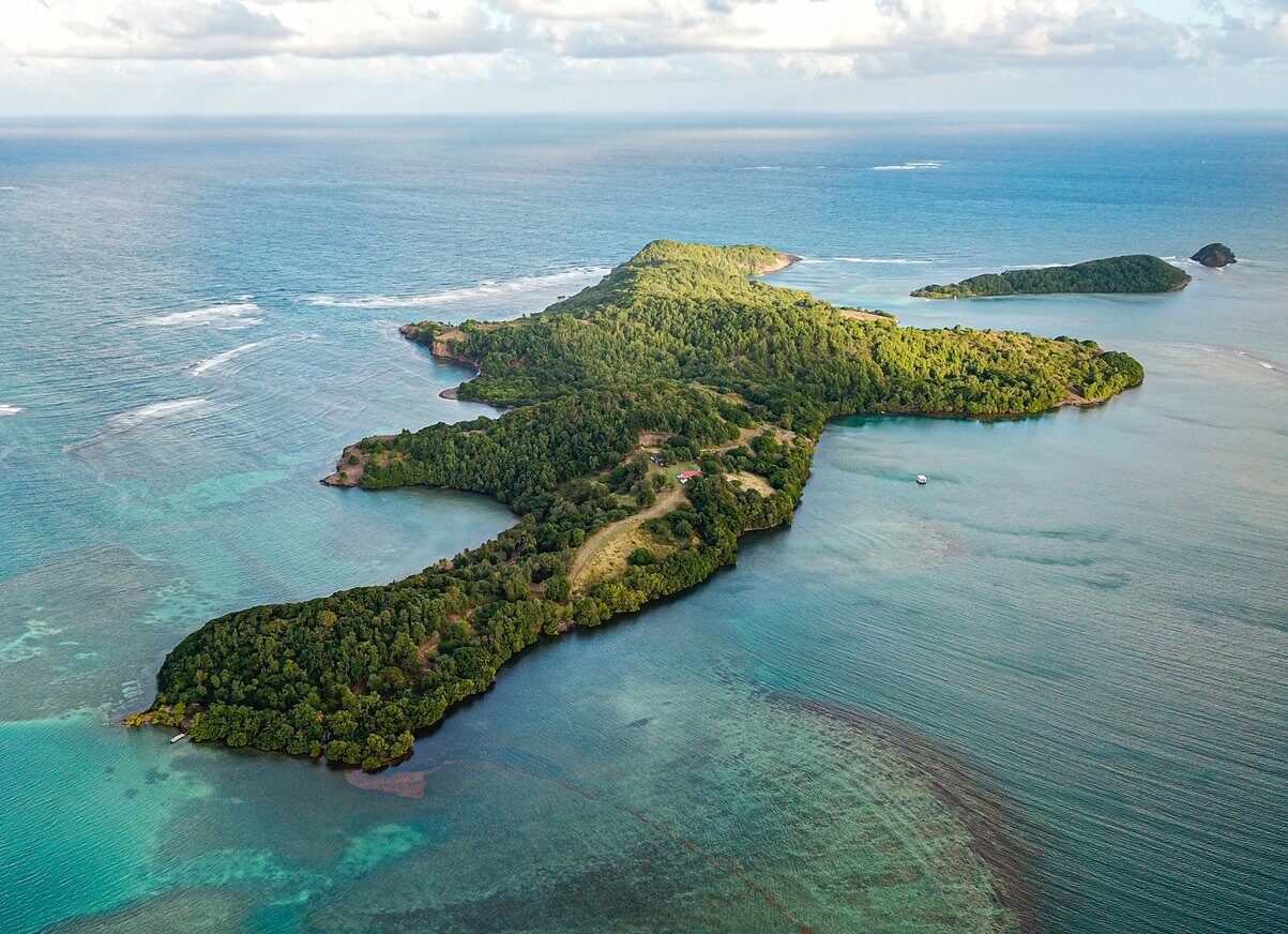 Top 16 des destinations pour une déconnexion totale : où partir en voyage pour se couper du monde en 2025 ? 11 Petite île en Martinique