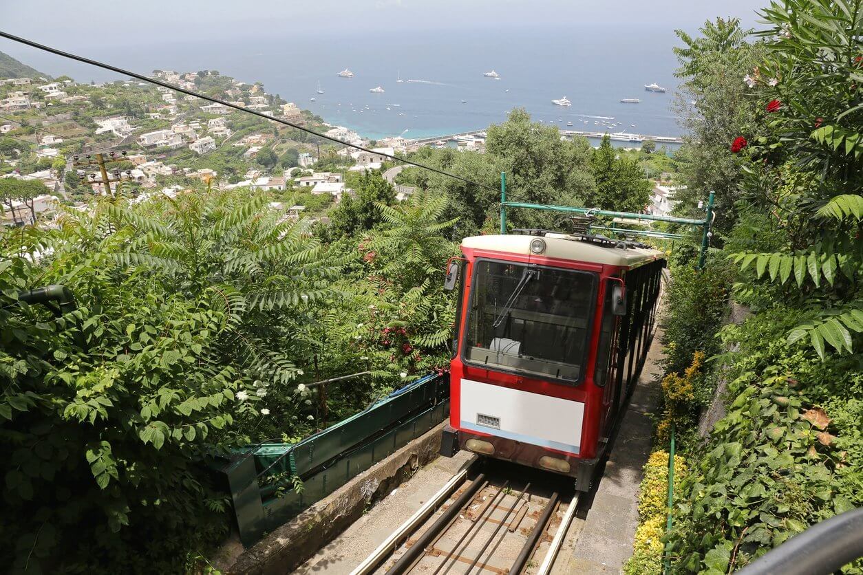 Les 15 meilleures îles à visiter en famille 13 Funicular Capri