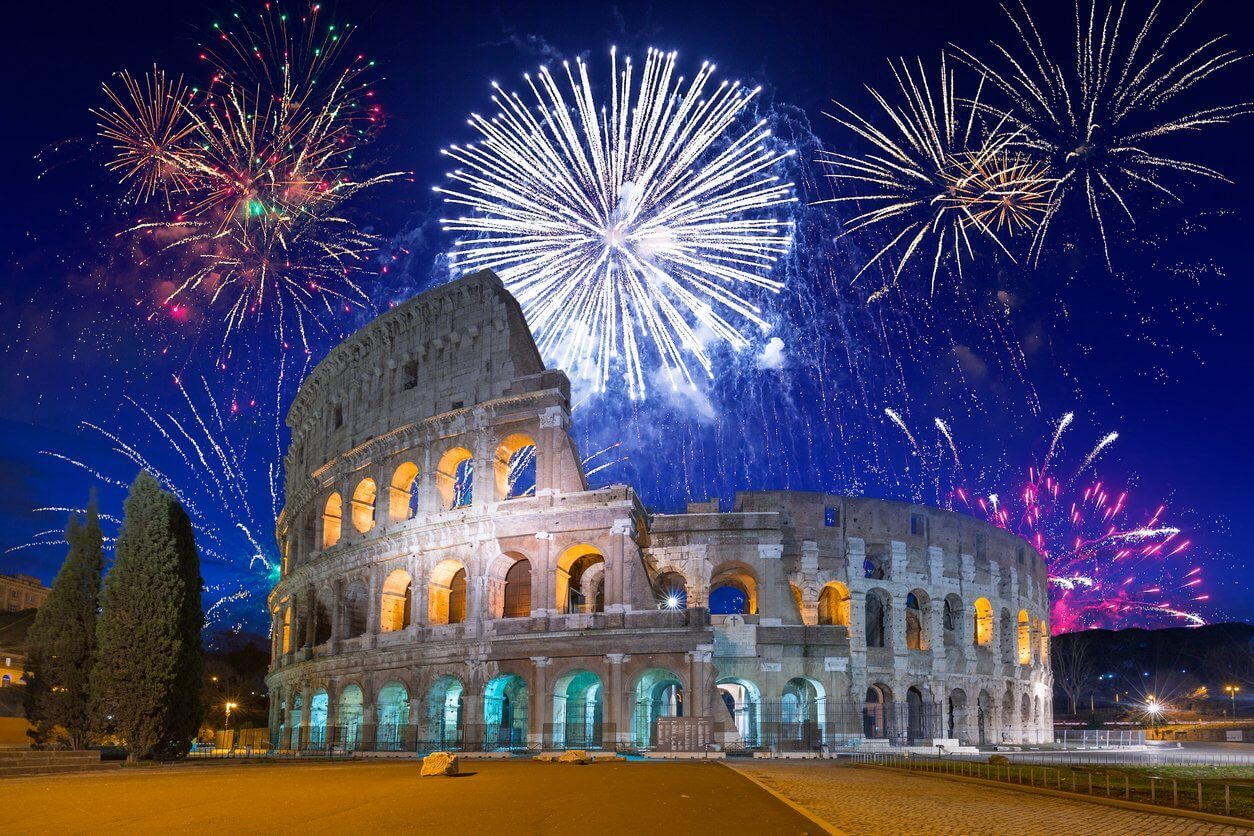Les meilleures villes où célébrer le nouvel an dans le monde 8 Fireworks display over the Colosseum in Rome