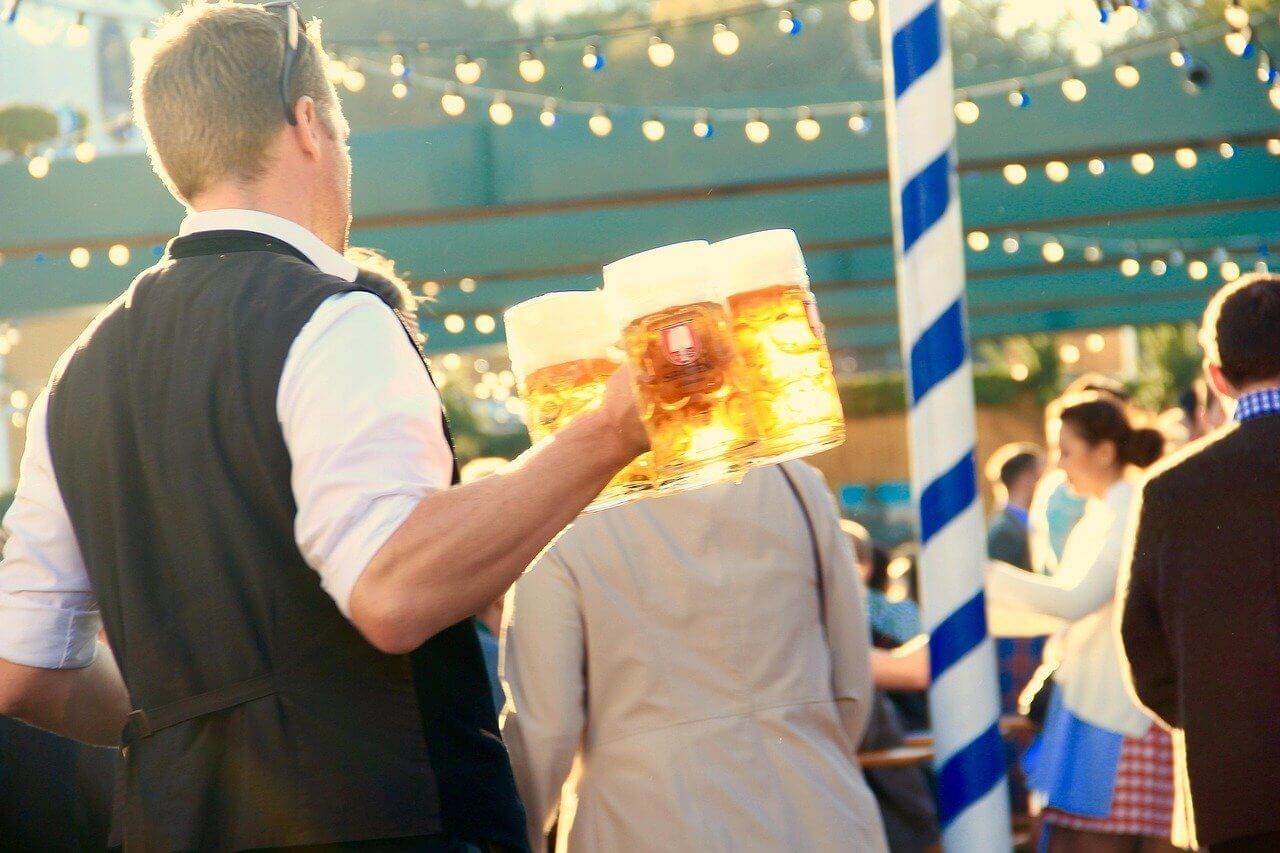 oktoberfest munich waiter beer 968232